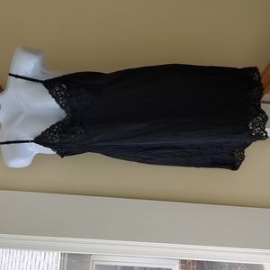 Vintage vanity fair black slip size 36.